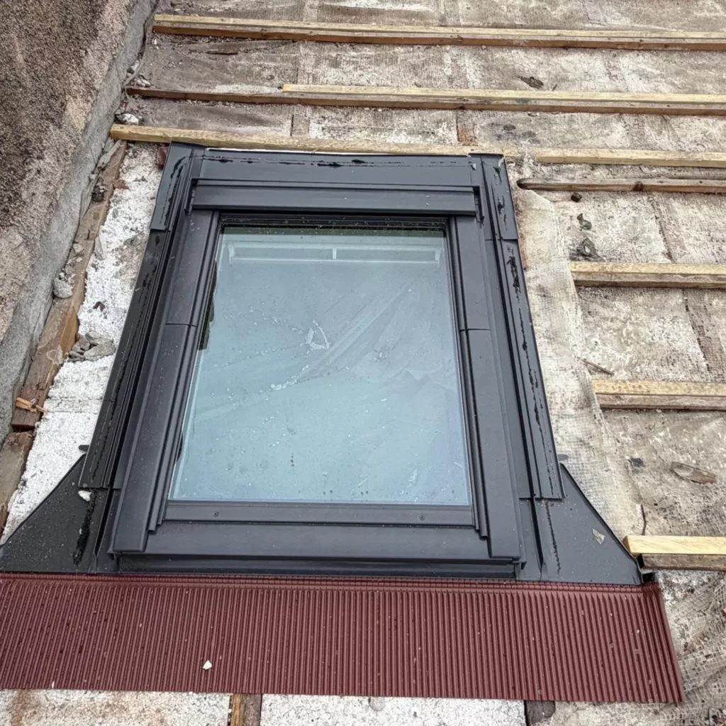 Pose de fenêtres de toit Velux en toiture