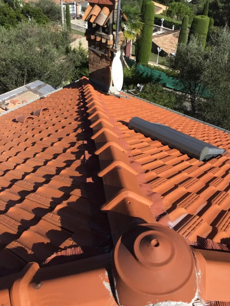 Charpente mise à nu pendant une réfection de toiture